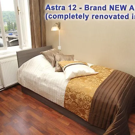 Astra 12 - Amazing Castle And River View Prag